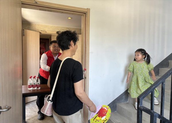 向上吧，邻居！楼道垂直马拉松 邻里同心护安全