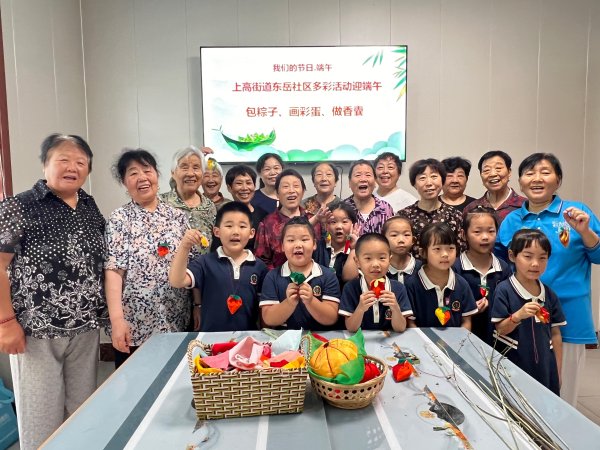 “首善”之区 文明润心︱我们的节日﹒端午︱泰山区上高街道东岳社区开展“包粽子、做香囊、画彩蛋”多彩活动迎端午活动