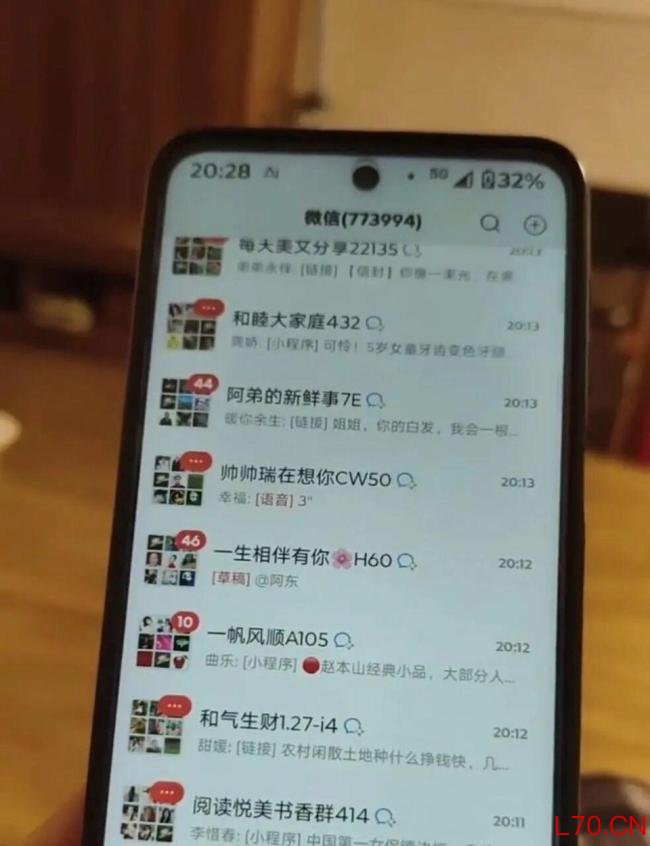 奶奶微信上有77万条未读消息