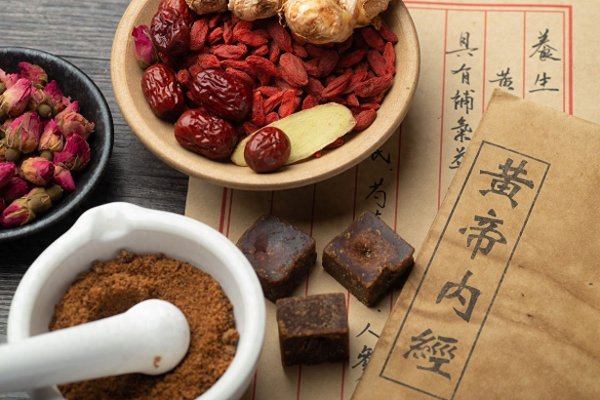 肝血亏虚全身燥? 1个古方滋阴养血, 眼不干、手不麻、睡眠沉!